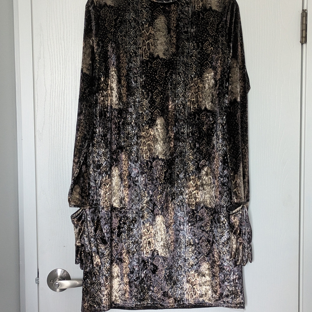 Elegant Long Sleeve Black and Gold Dress